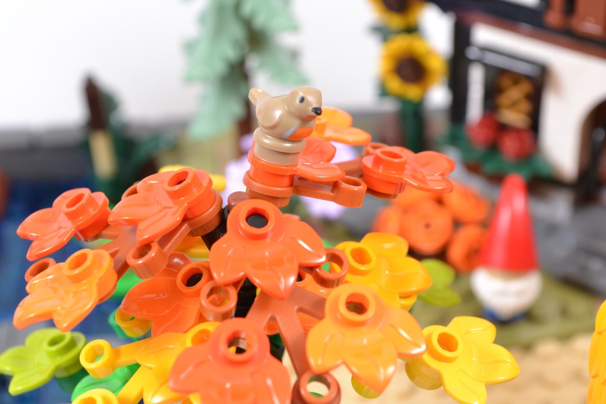 LEGO Icons 11372 Autumn Cottage Garden 31 1200x800