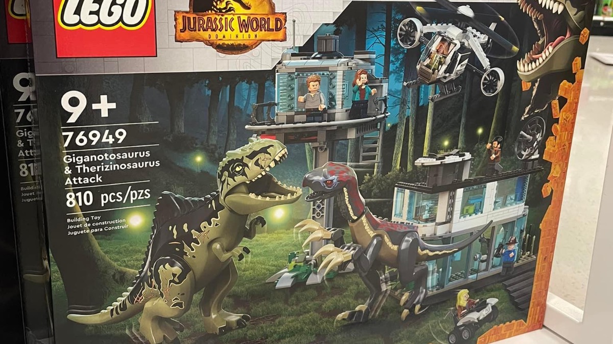 Latest LEGO Jurassic World 2022 set finally includes old man Alan Grant