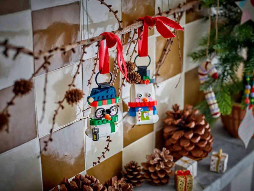 LEGO 40812 Snowman Ornaments Lifestyle 2 1024x768