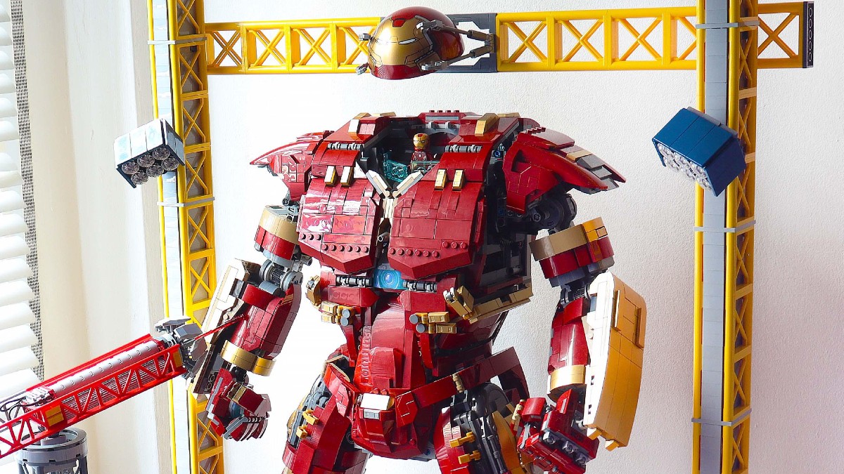 You can turn LEGO Marvel 76210 Hulkbuster into a massive minifigure mech