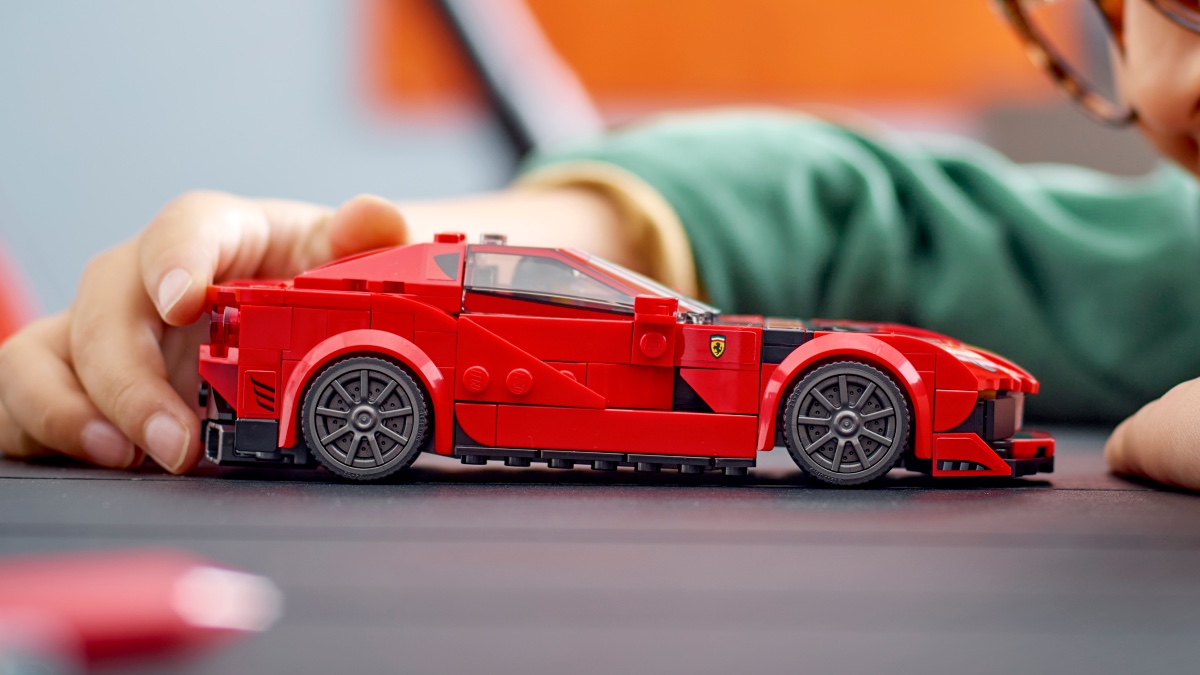 LEGO Speed Champions 76914 Ferrari 812 Competizione lifestyle featured