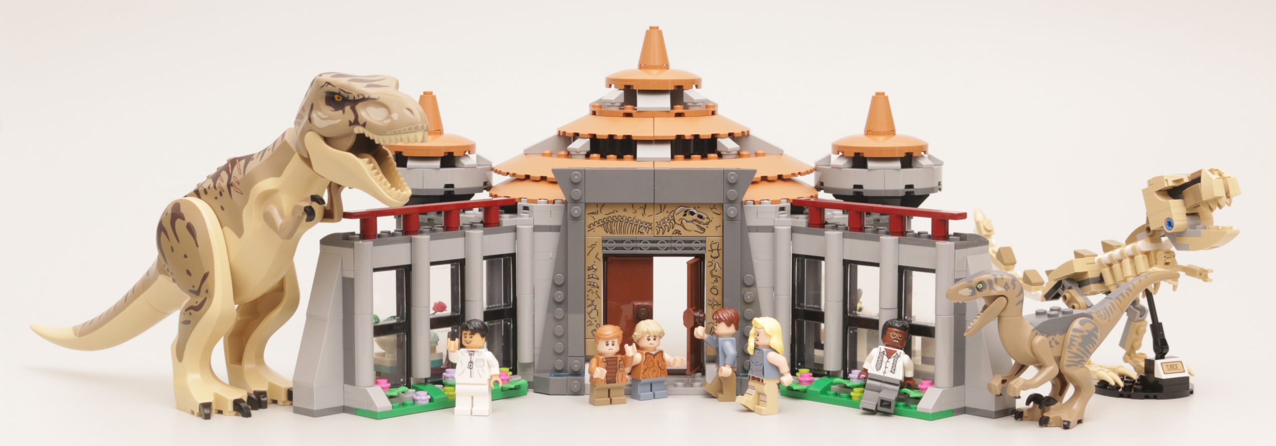 LEGO Jurassic Park 76961 Visitor Centre T. rex Raptor Attack review 3 scaled