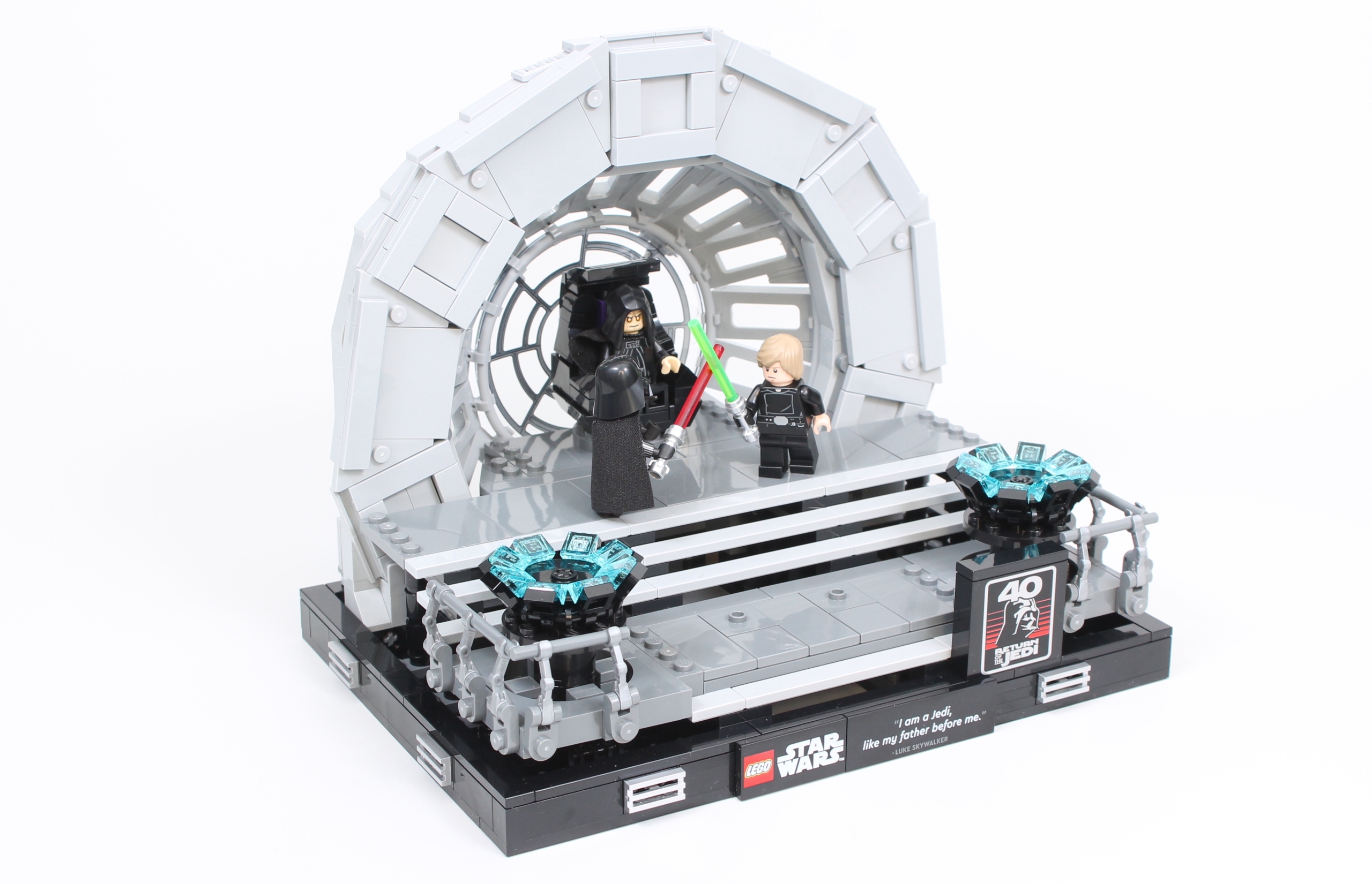 LEGO Star Wars 75352 Emperors Throne Room Diorama review 2 scaled