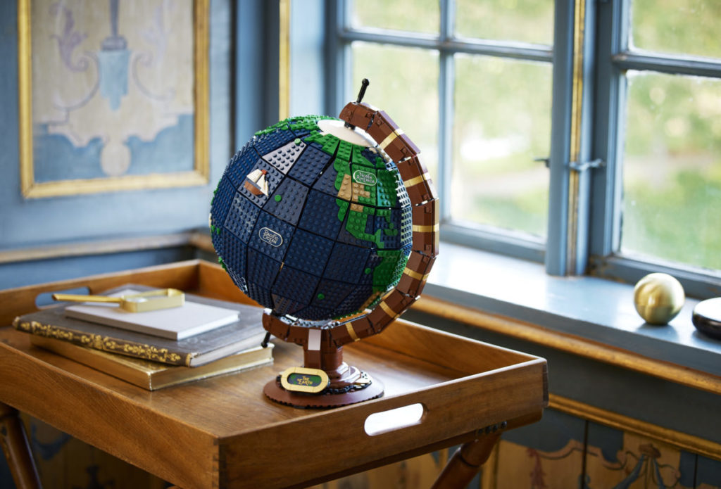 LEGO Ideas 21332 The Globe 30 1024x695
