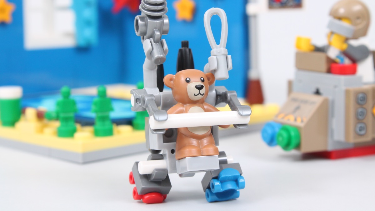 Two free gifts now available at LEGO.com, including a new Ideas set