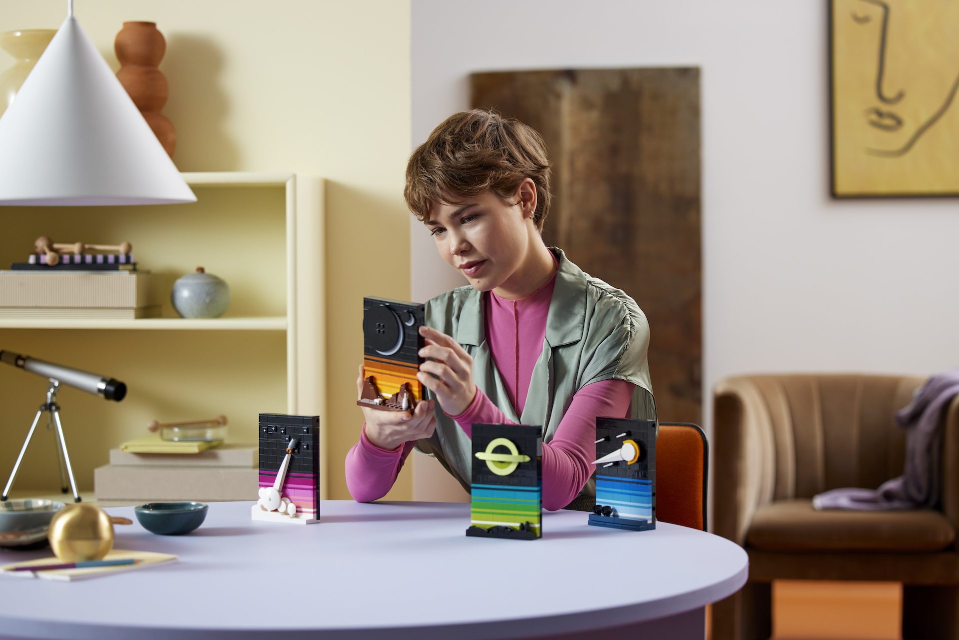 LEGO Ideas 21340 Tales of the Space Age 4