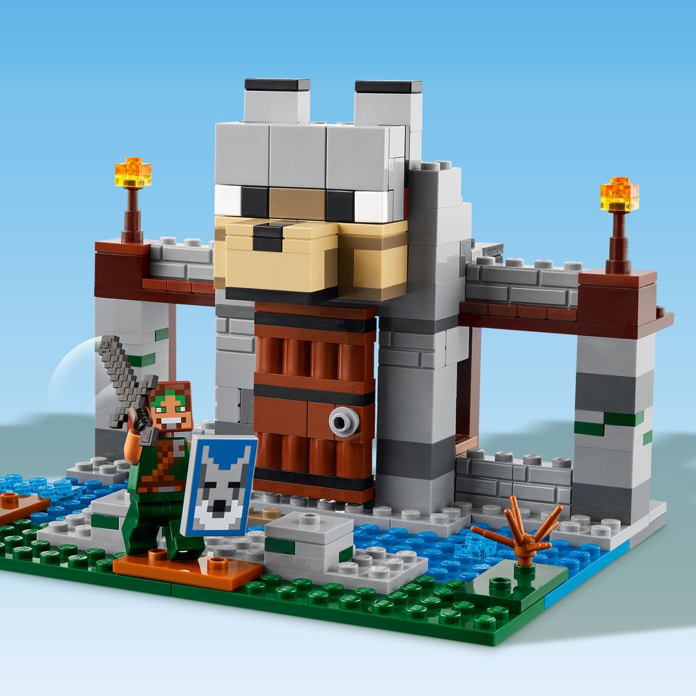 LEGO Minecraft 21261 The Wolf Stronghold 2