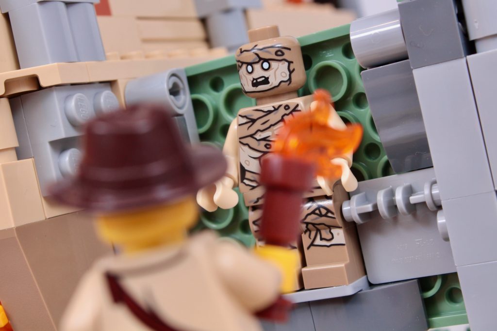 LEGO Indiana Jones 77013 Escape from the Lost Tomb Johnny Thunder Adventurers 6 1024x683