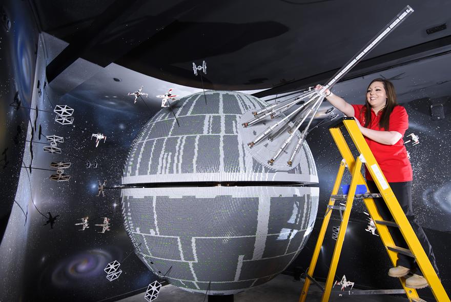 One of the worlds biggest Star Wars models now @ LEGOLAND