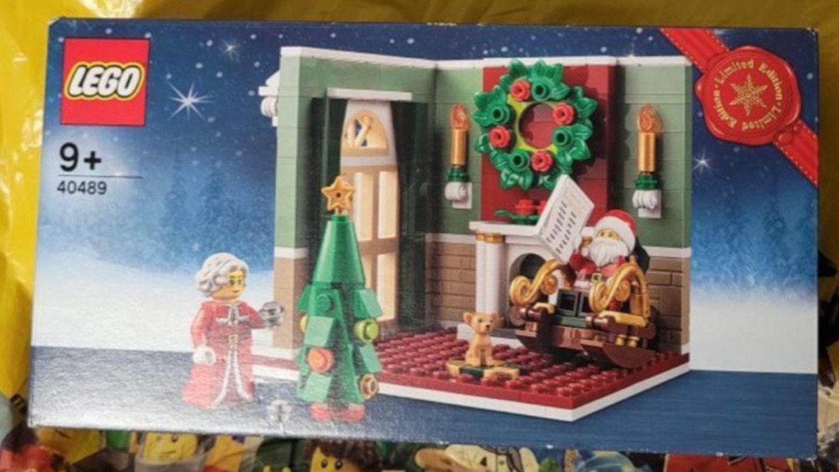 A second cancelled LEGO Christmas GWP has appeared online