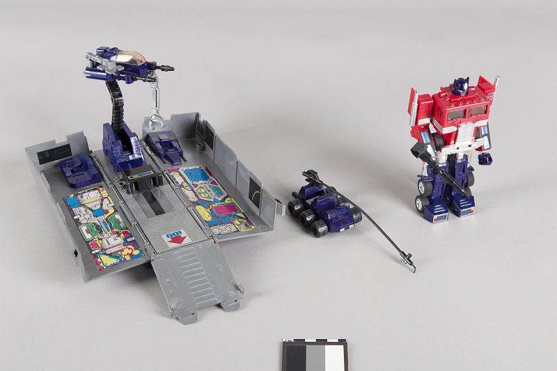 Optimus Prime G1 with trailer