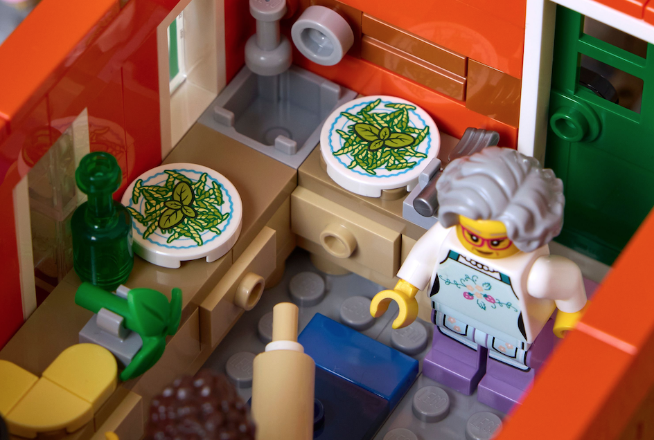 LEGO Ideas 21359 Italian Riviera 5 1