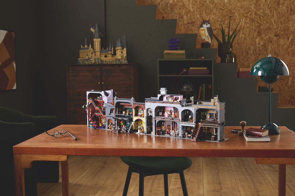 75978 Diagon Alley LEGO Harry Potter lifestyle resized 19