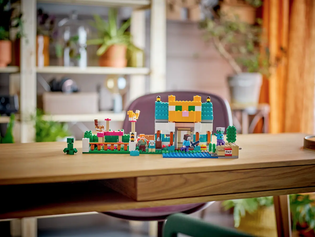 LEGO Minecraft 21249 The Crafting Box 2.0 6