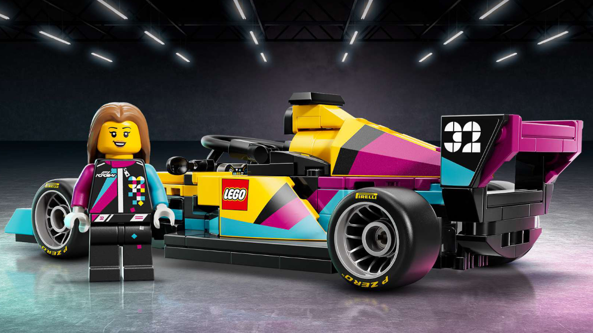 F1 ACADEMY driver reveals her own unique LEGO helmet