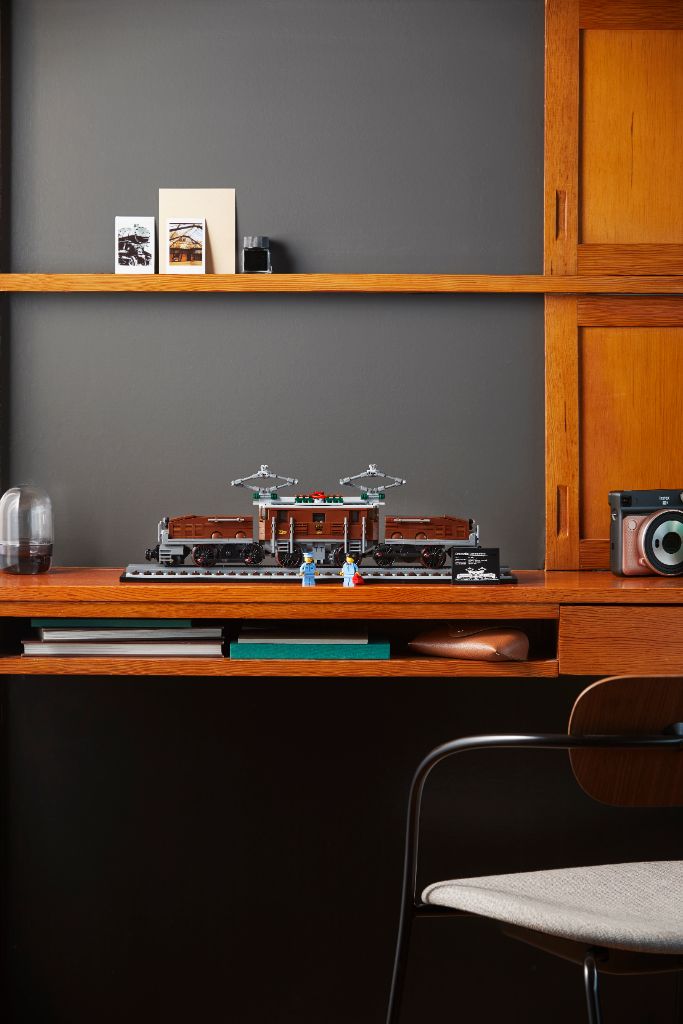 LEGO 10277 Crocodile Locomotive 24