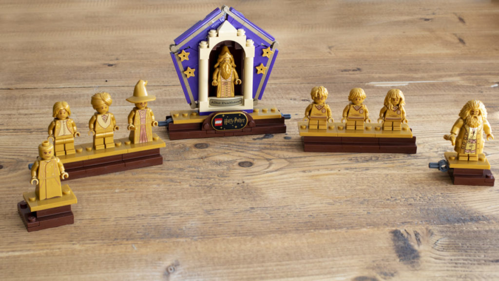 LEGO Harry Potter 76391 Hogwarts Icons Collectors Edition minifigure display 6 1024x576