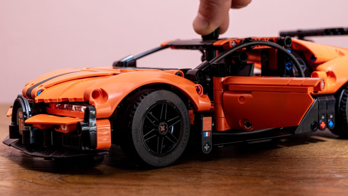 LEGO Technic 42222 Bugatti Chiron Pur Sport Hypercar 6 1200x675