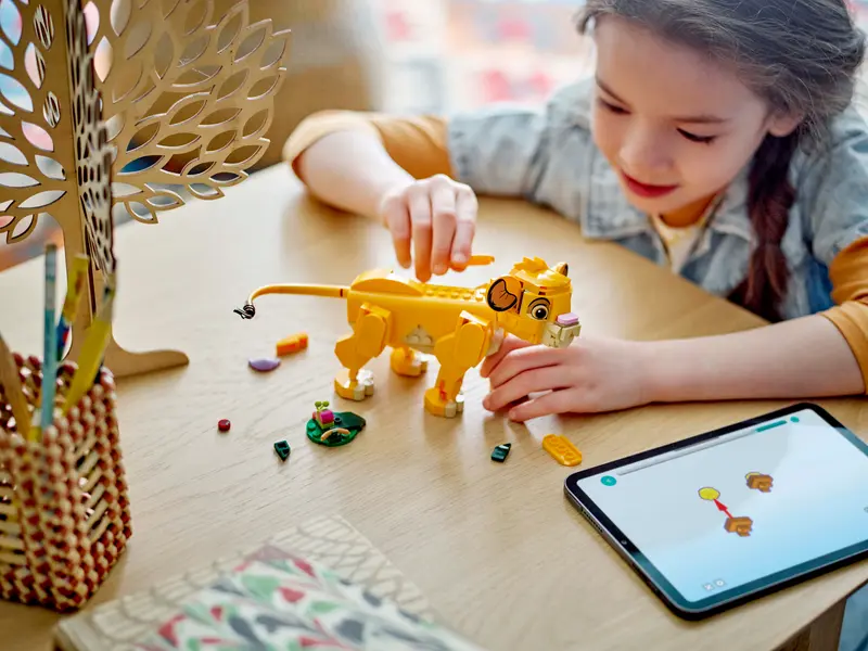 LEGO Disney 43243 Simba the Lion King Cub Lifestyle 3