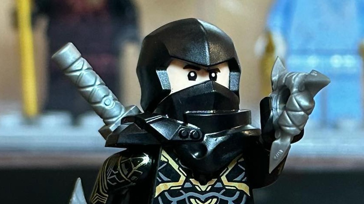 Make the perfect LEGO Marvel Ronin minifigure with new NINJAGO bricks