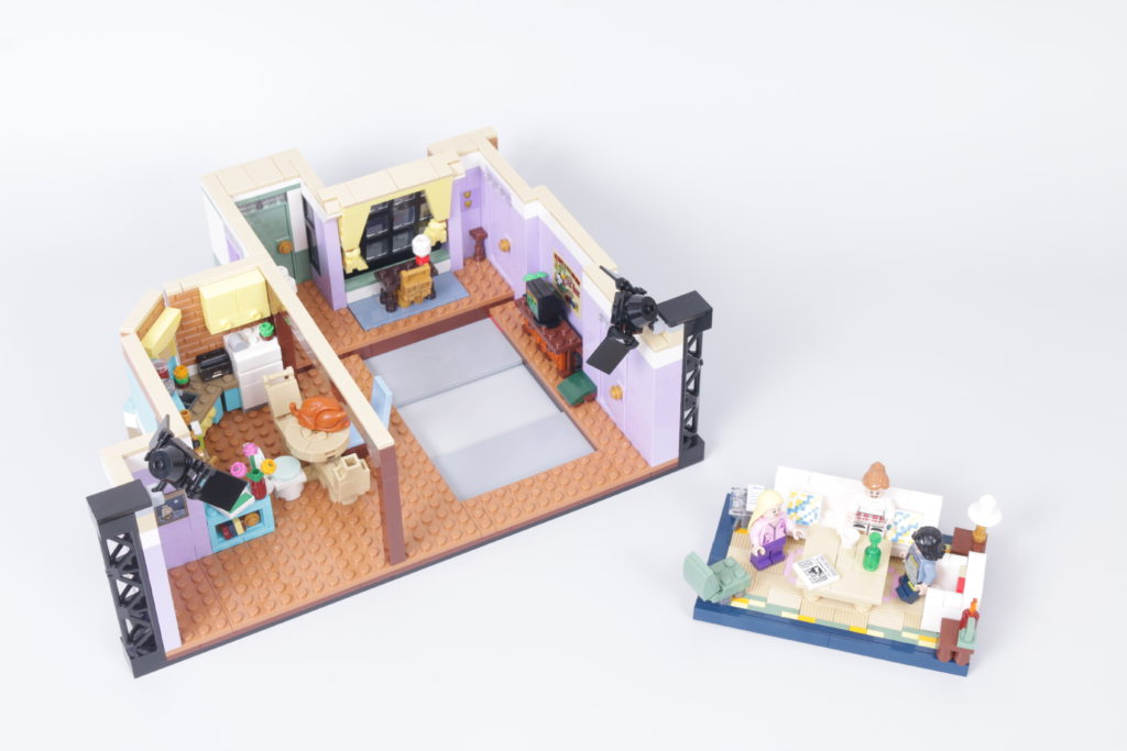 LEGO Creator Expert 10292 Friends Apartments review 35