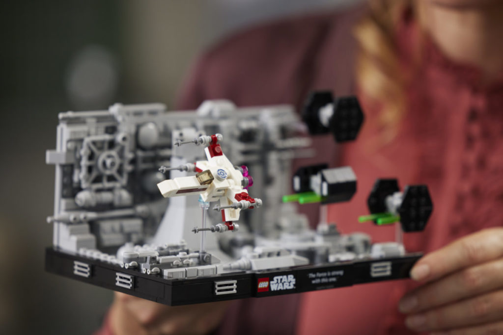 LEGO Star Wars 75329 Death Star Trench Run diorama set 03 1024x683
