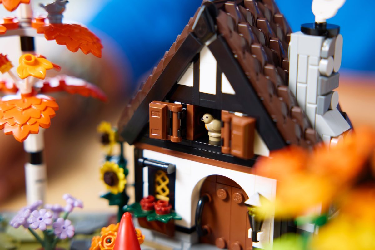 LEGO Icons 11372 Autumn Cottage Garden 8 1200x801