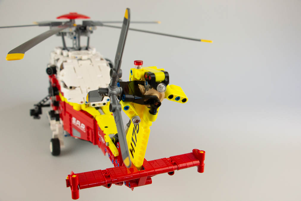 42145 Technic Airbus H175 Rescue Helicopter 21