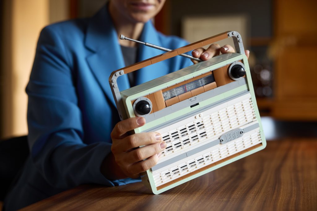 LEGO Icons 10334 Retro Radio 19 1024x683
