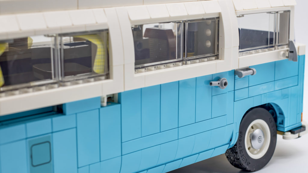 LEGO 10279 Volkswagen T2 Camper Van 35