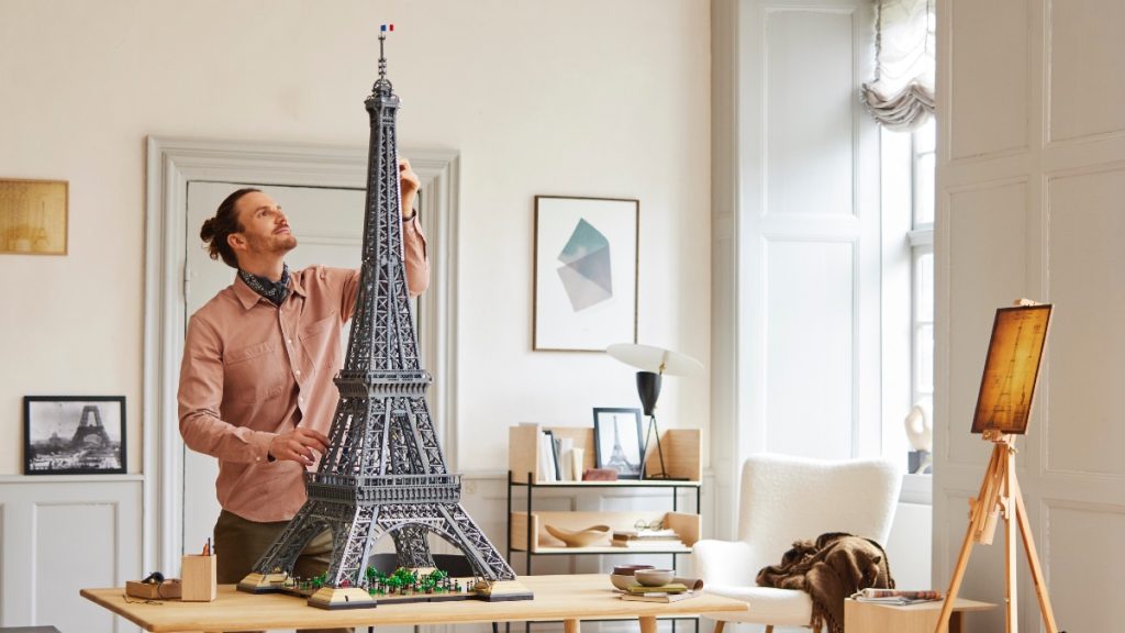 LEGO Icons 10307 Eiffel Tower featured 2