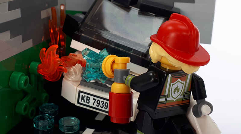 LEGO Collectible Minifigures Series 19 vignettes: Fire Fighter