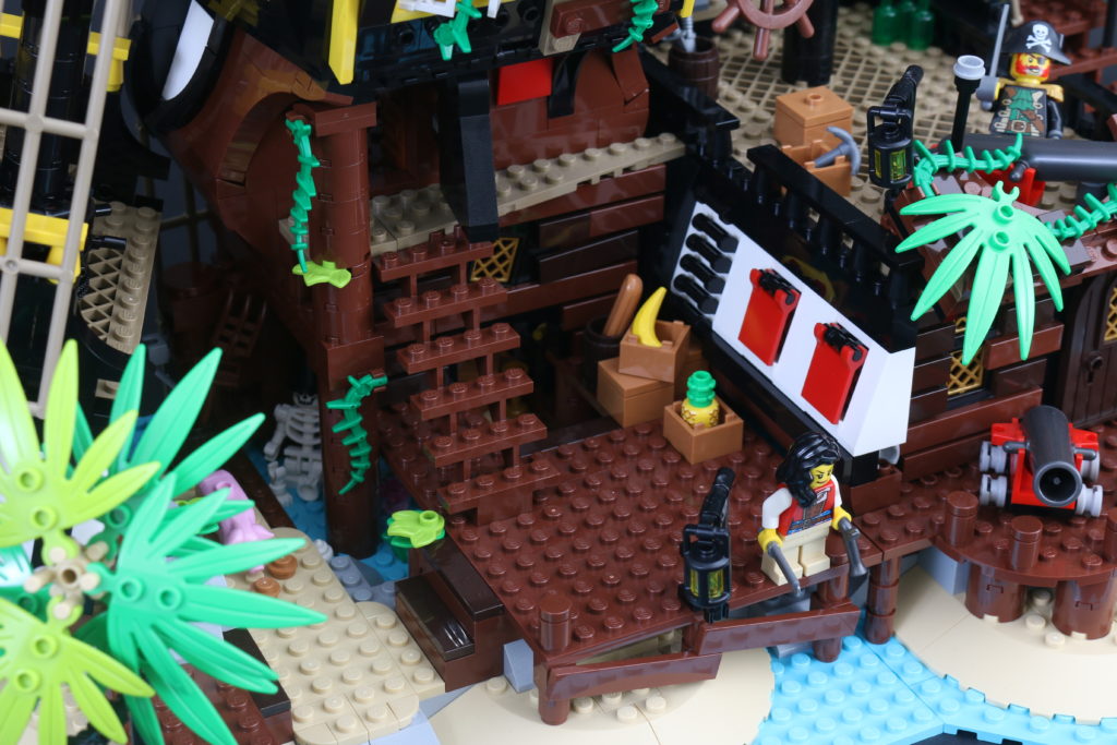 LEGO Ideas 21322 Pirates of Barracuda Bay review 19