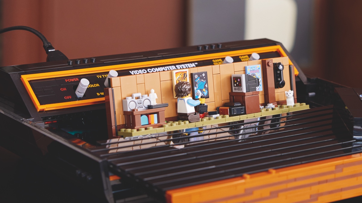 LEGO ICONS 10306 Atari 2600 is missing a classic video game