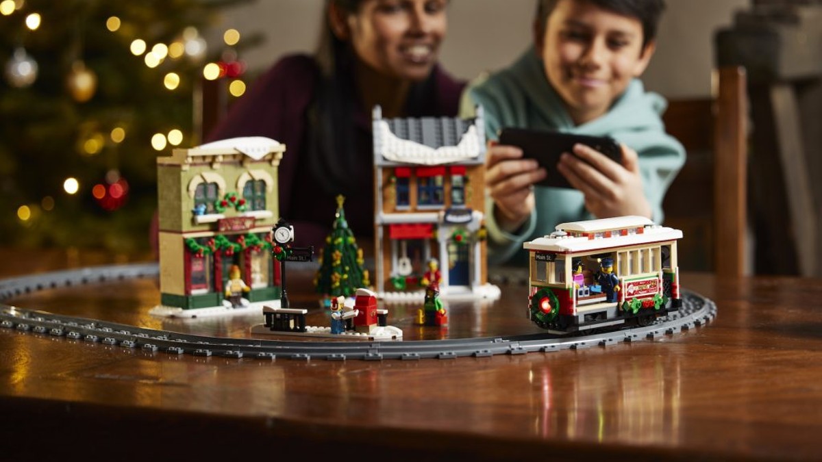 Everything you need to upgrade LEGO ICONS 10308 Holiday Main Street