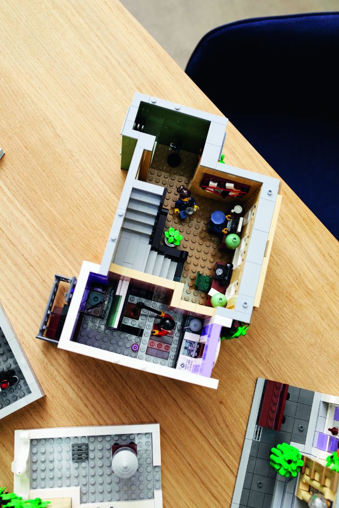 LEGO 10278 Modular Buildings Collection Police Station 43