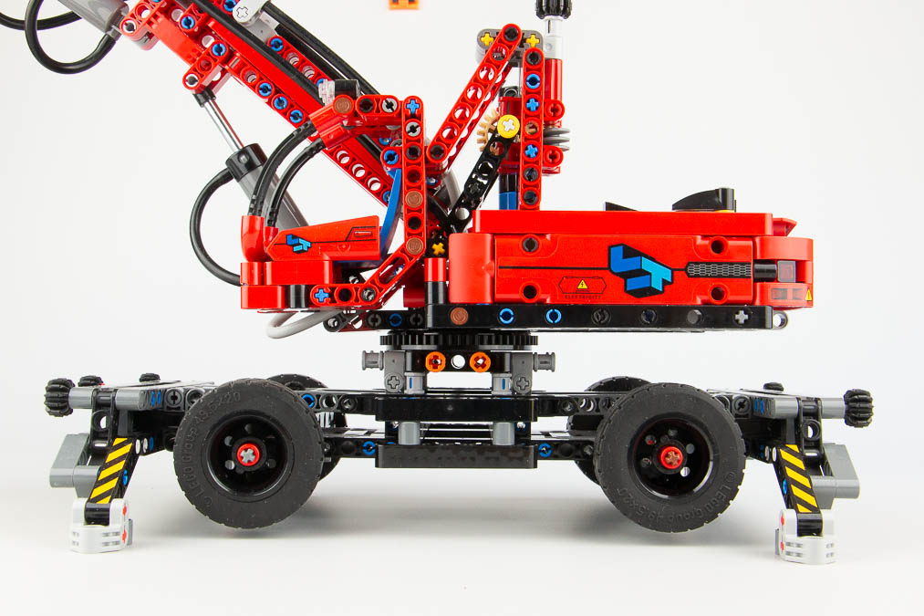 42144 Technic Material Handler 23