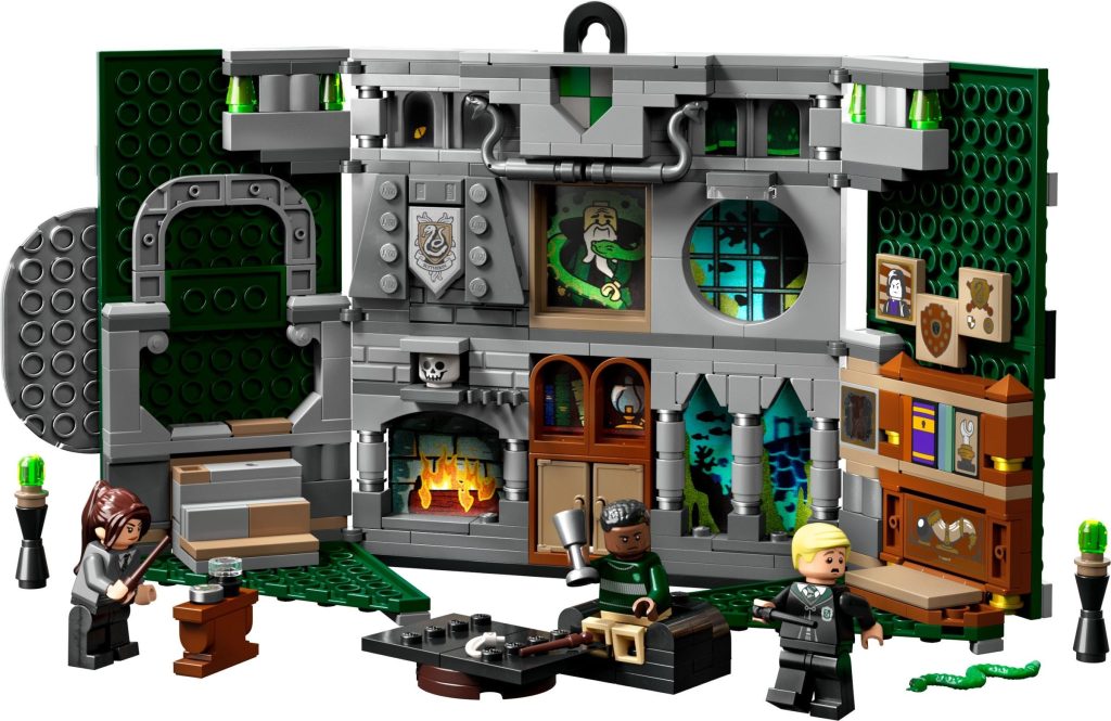 LEGO Harry Potter 76410 Slytherin House Banner 2 1024x665