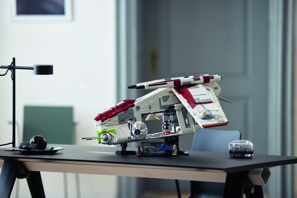 LEGO Star Wars 75309 Republic Gunship 11