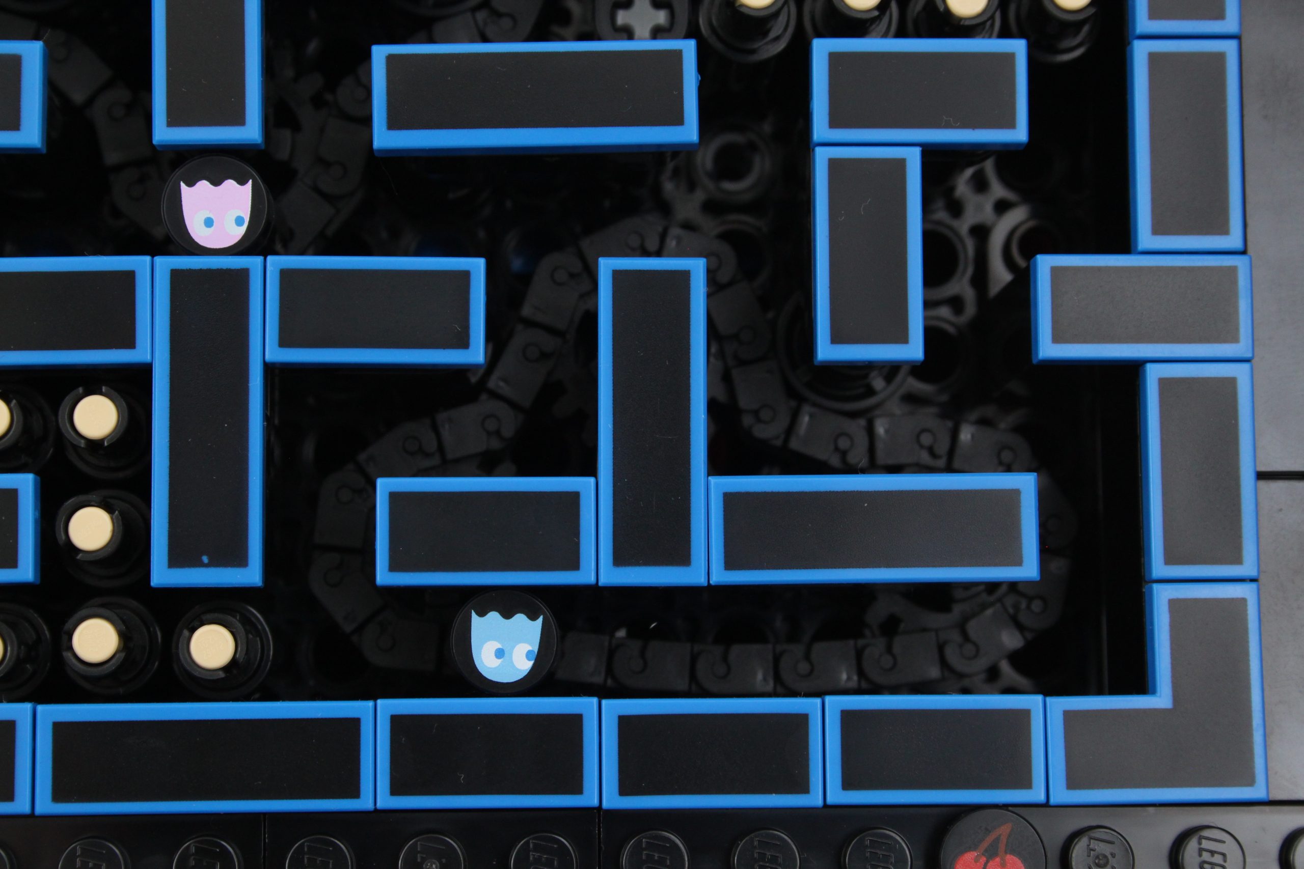 LEGO Icons 10323 PAC MAN Arcade review 18 scaled