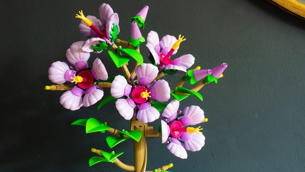 Lego botanicals 10372 Hibiscus 2 1024x576