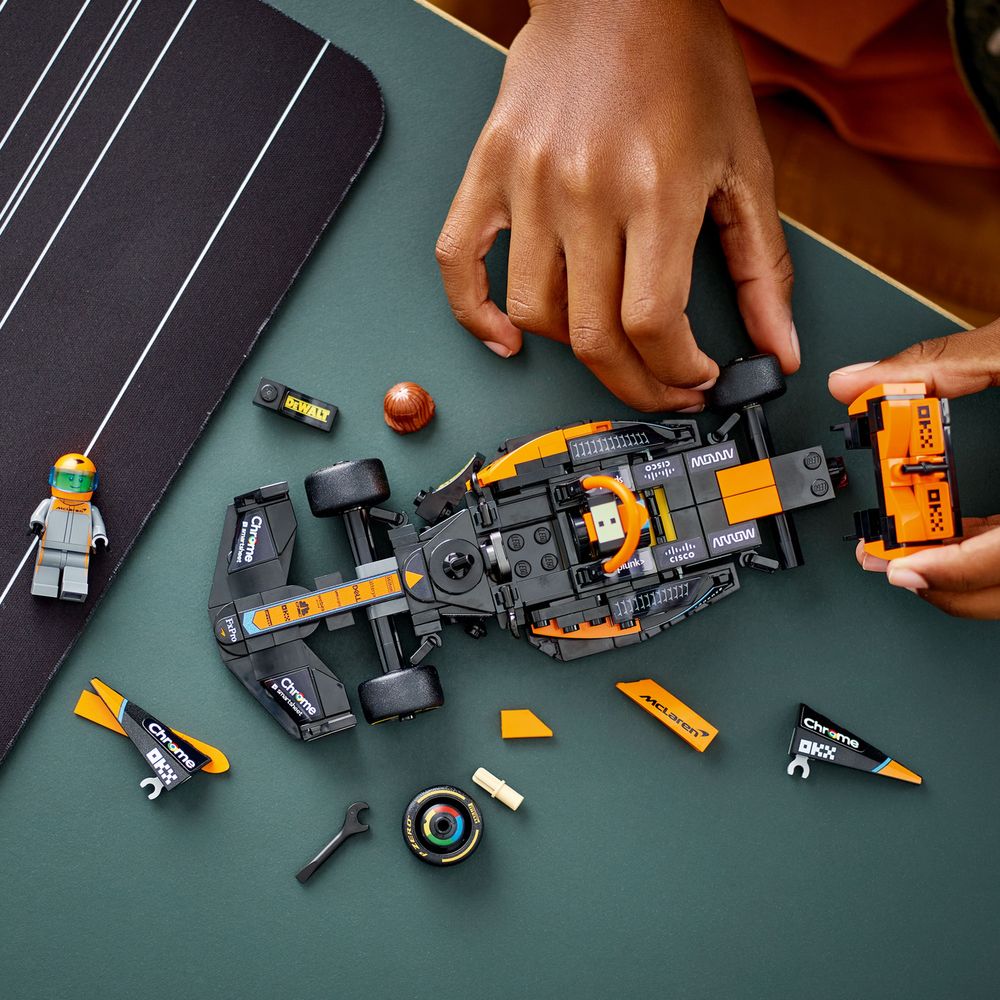 LEGO Speed Champions 76919 2023 McLaren Formula 1 Car 05