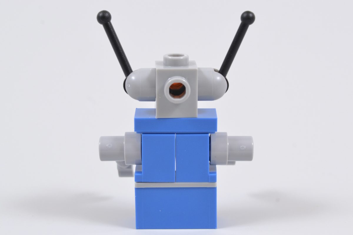 LEGO 40921 Up Scaled Blue Astronaut Minifigure 25 1200x800