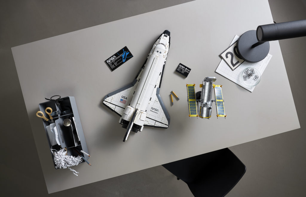 LEGO NASA Space Shuttle Discovery 6