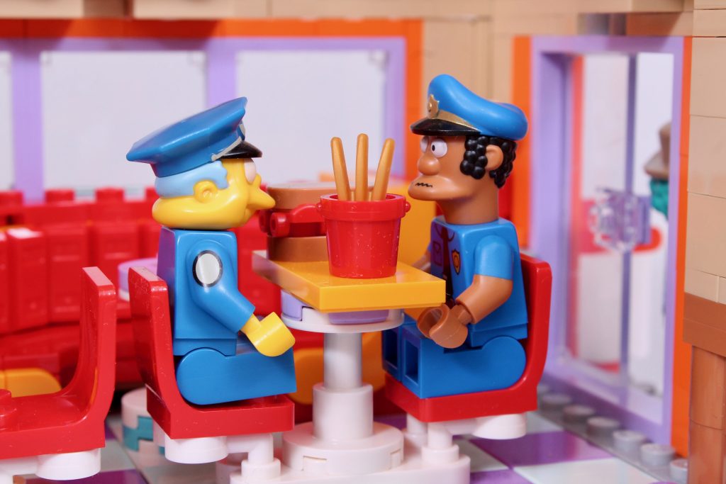 LEGO Icons 10352 The Simpsons Krusty Burger review 63 1024x683