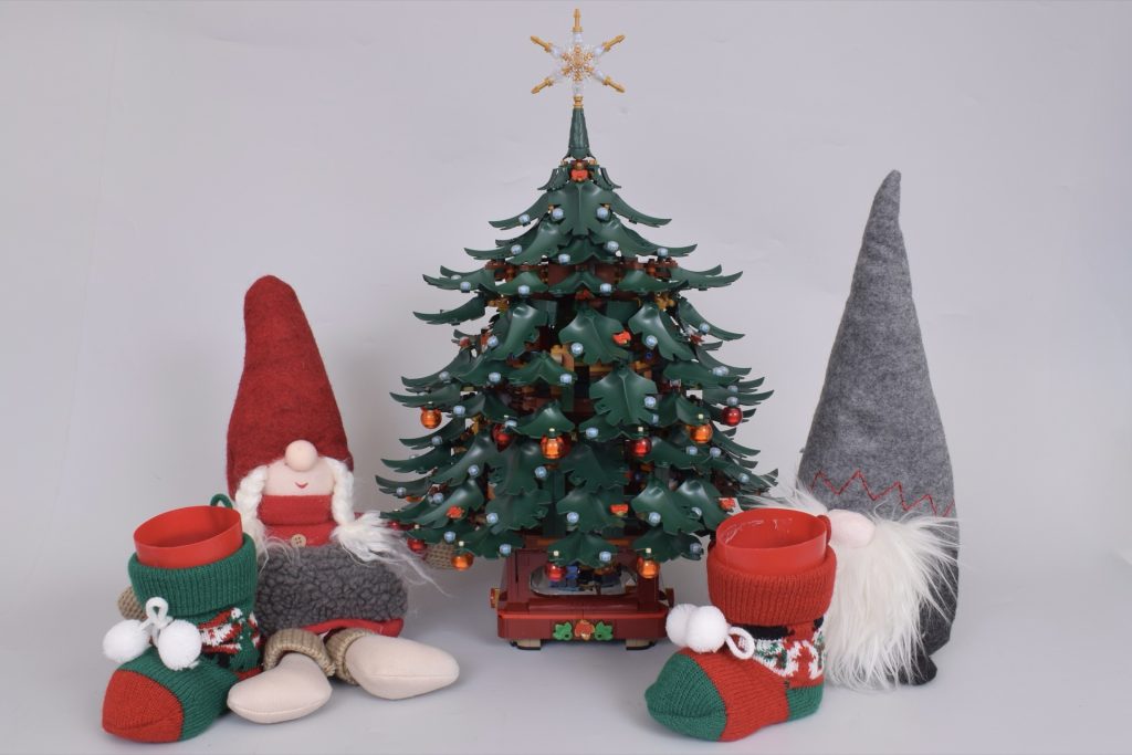 LEG 41843 Family Christmas Tree review 13 1024x683