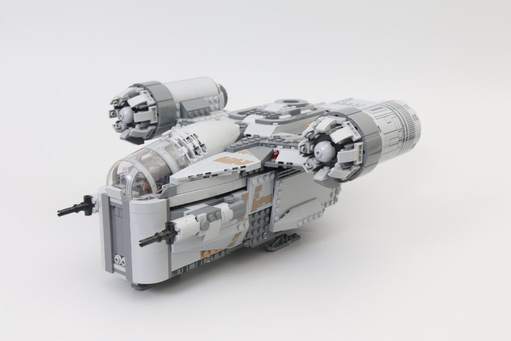 LEGO Star Wars 75292 The Mandalorian Bounty Hunter Transport The Razor Crest review 10