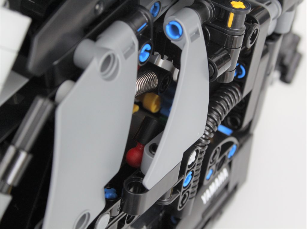 LEGO Technic 42159 Yamaha MT 10 SP review 28 1024x764