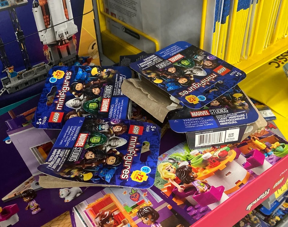 Reddit LEGO 71039 Marvel Series 2 Ripped