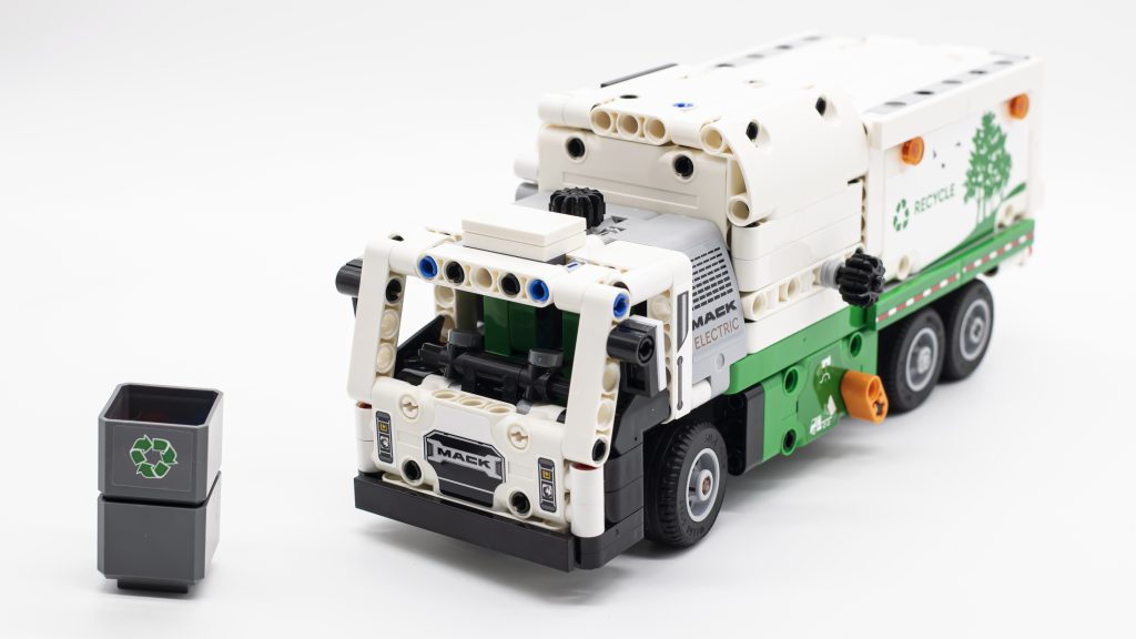 LEGO Technic 42167 Mack LR Electric Garbage Truck 2 1 1024x576